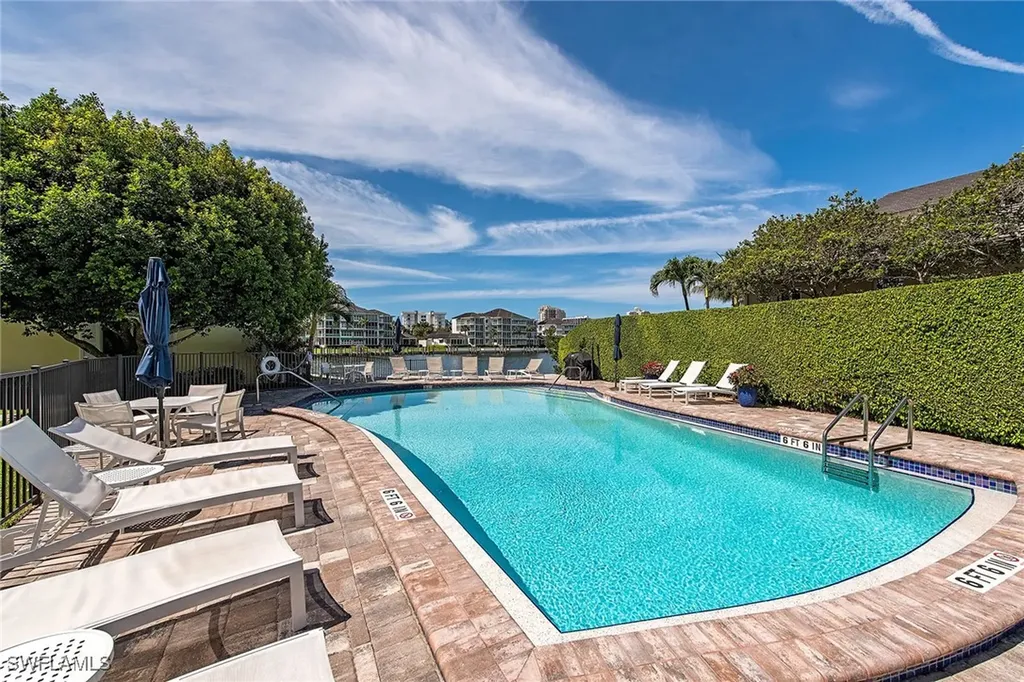 4155 Crayton Road Naples FL 34103