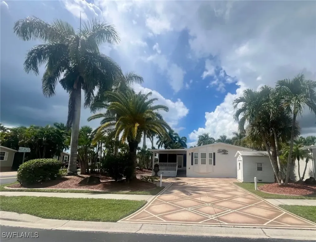 1352 Amethyst Lake Lane Naples FL 34114