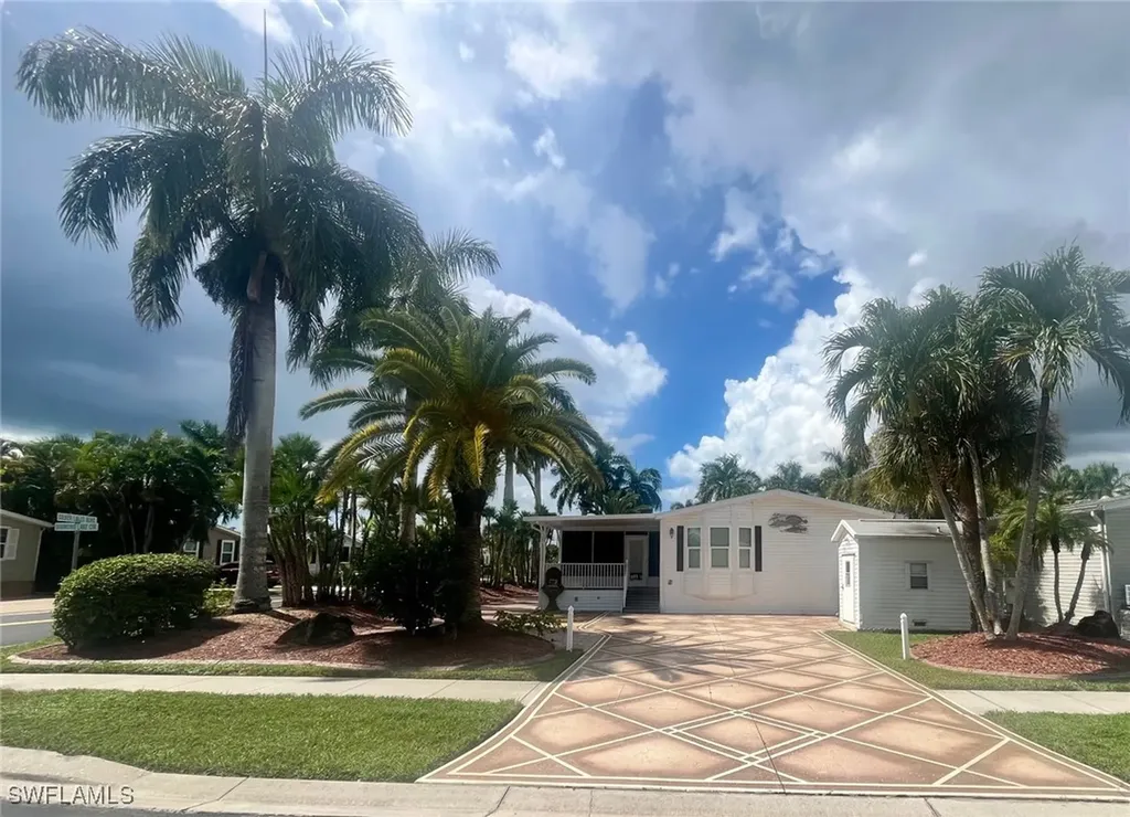 1352 Amethyst Lake Lane Naples FL 34114