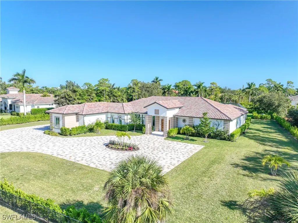 590 Carica Road Naples FL 34108