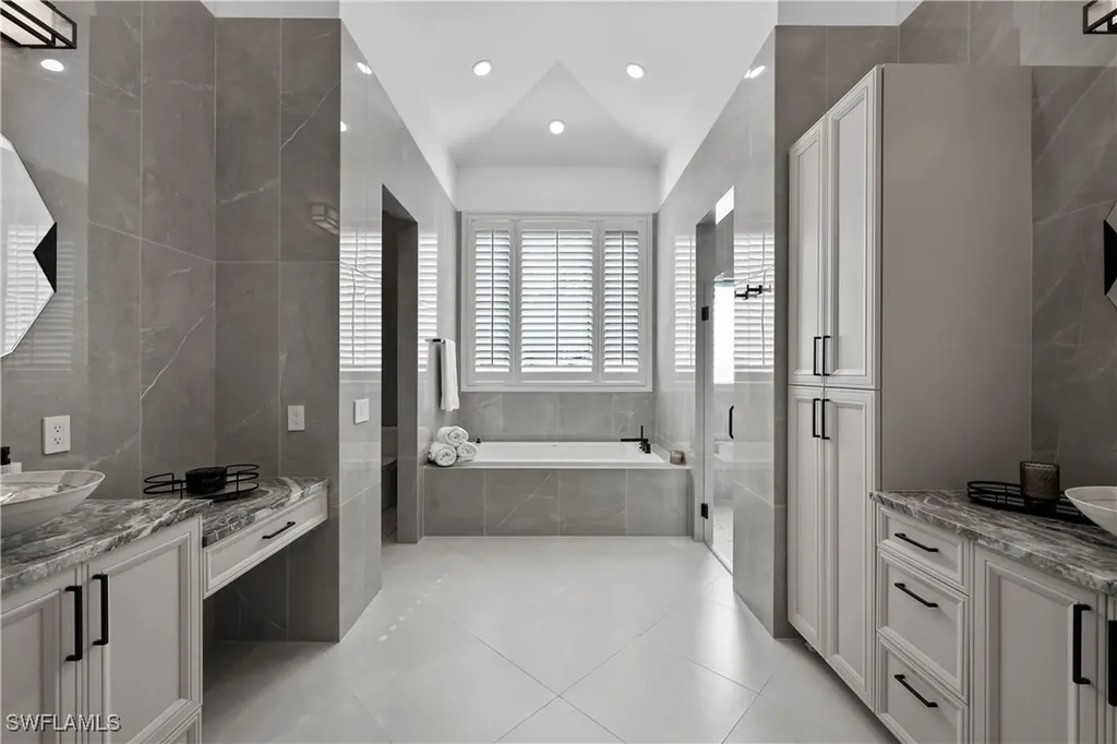 590 Carica Road Naples FL 34108