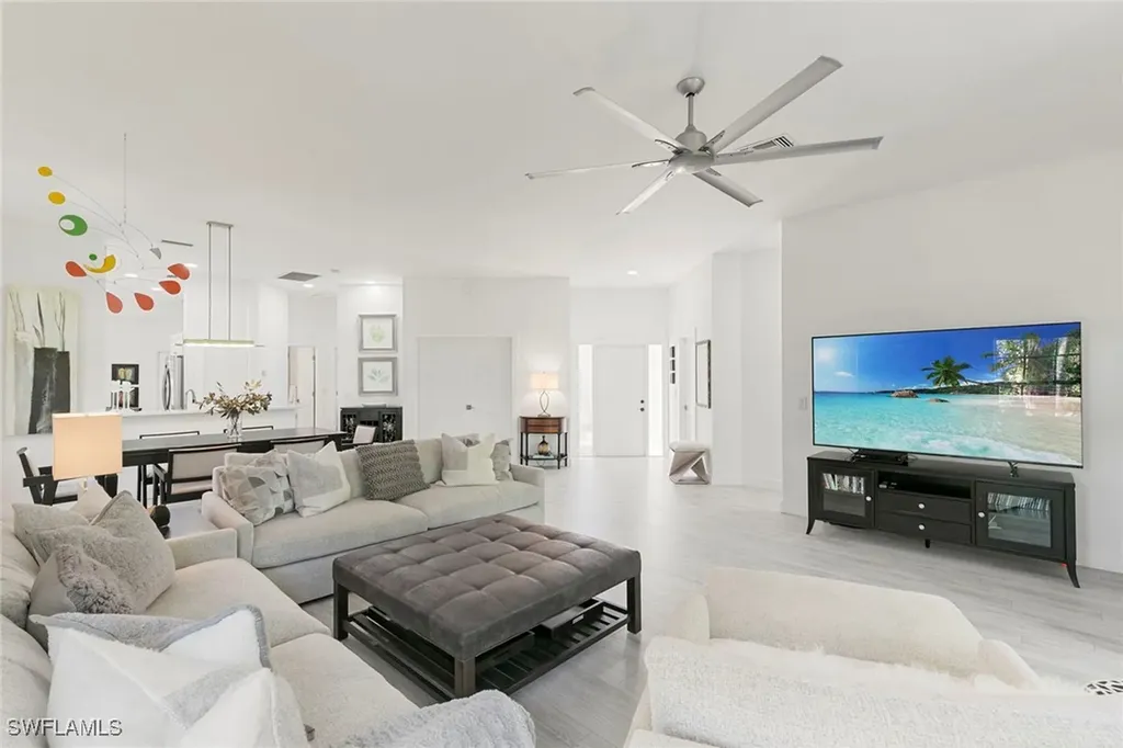 101 Amblewood Lane Naples FL 34105
