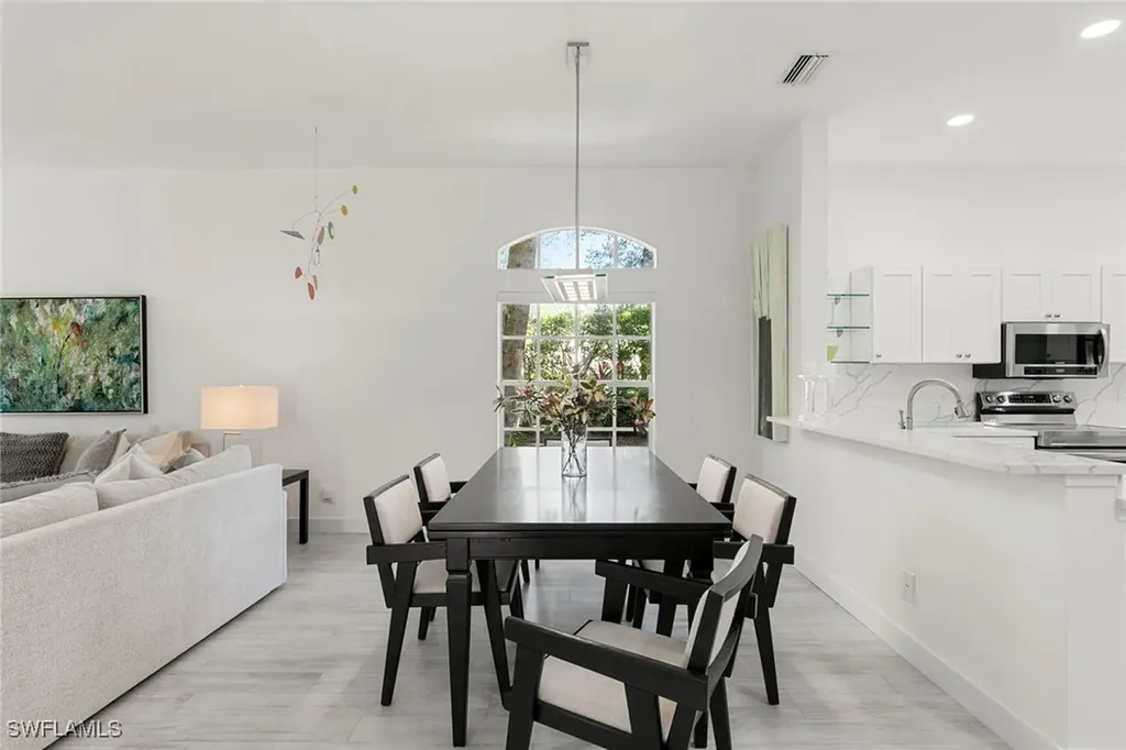 101 Amblewood Lane Naples FL 34105