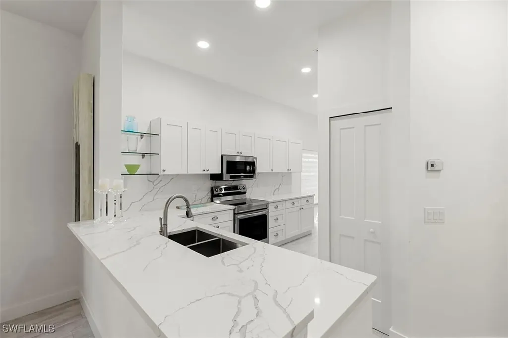 101 Amblewood Lane Naples FL 34105
