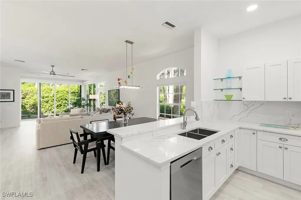 101 Amblewood Lane Naples FL 34105