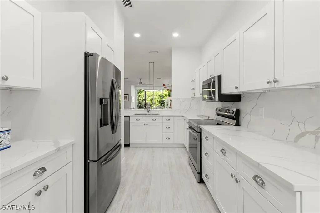 101 Amblewood Lane Naples FL 34105