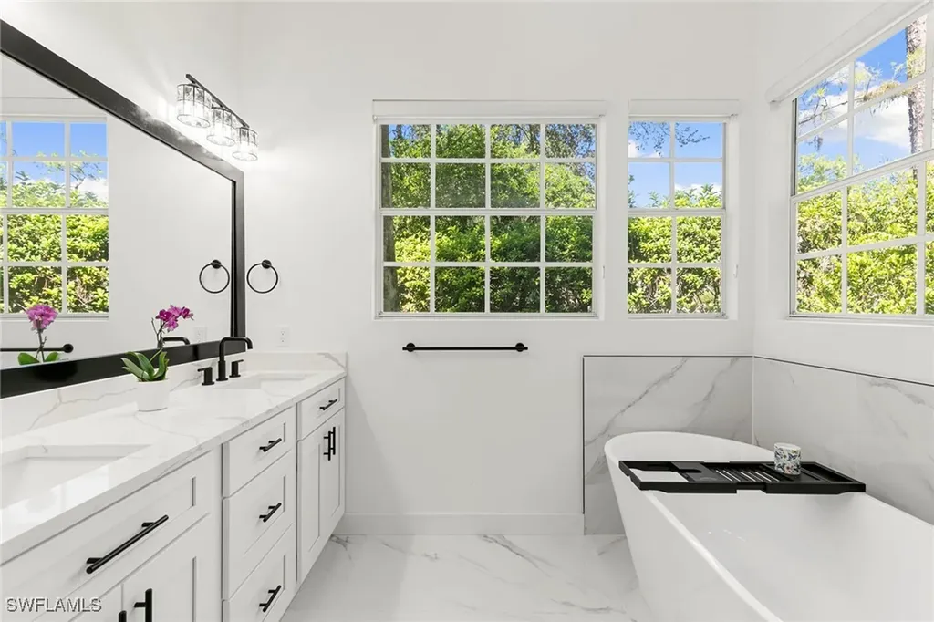 101 Amblewood Lane Naples FL 34105