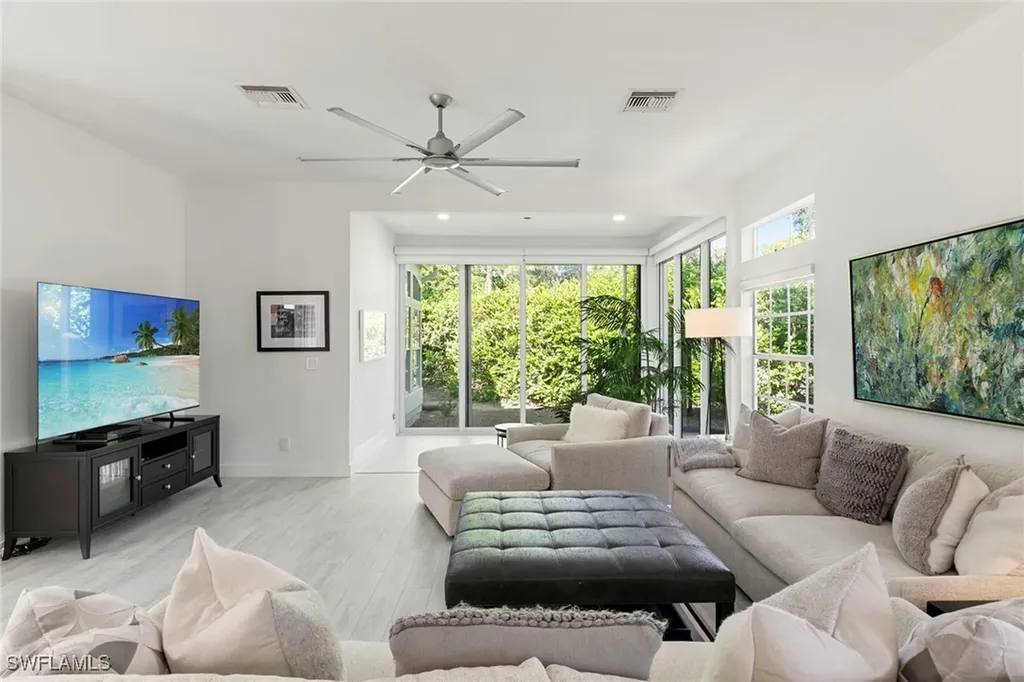101 Amblewood Lane Naples FL 34105