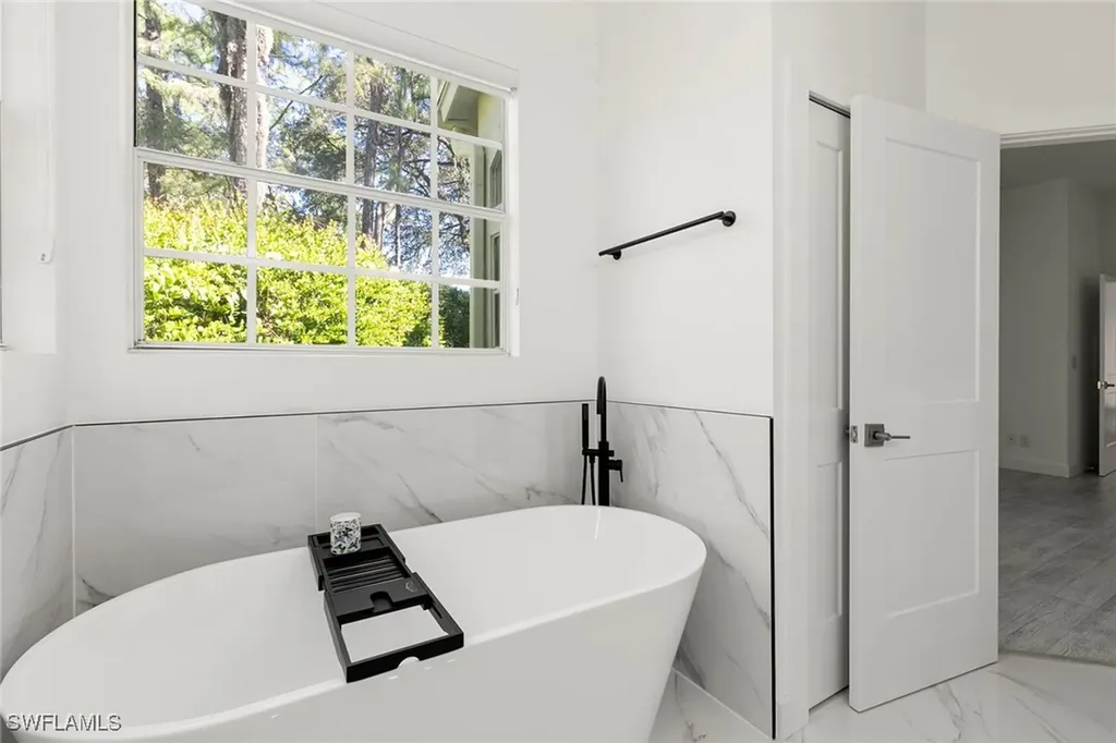 101 Amblewood Lane Naples FL 34105