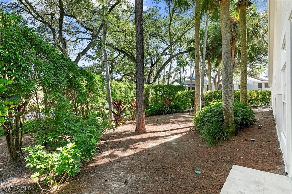 101 Amblewood Lane Naples FL 34105