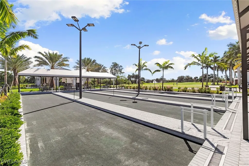 101 Amblewood Lane Naples FL 34105
