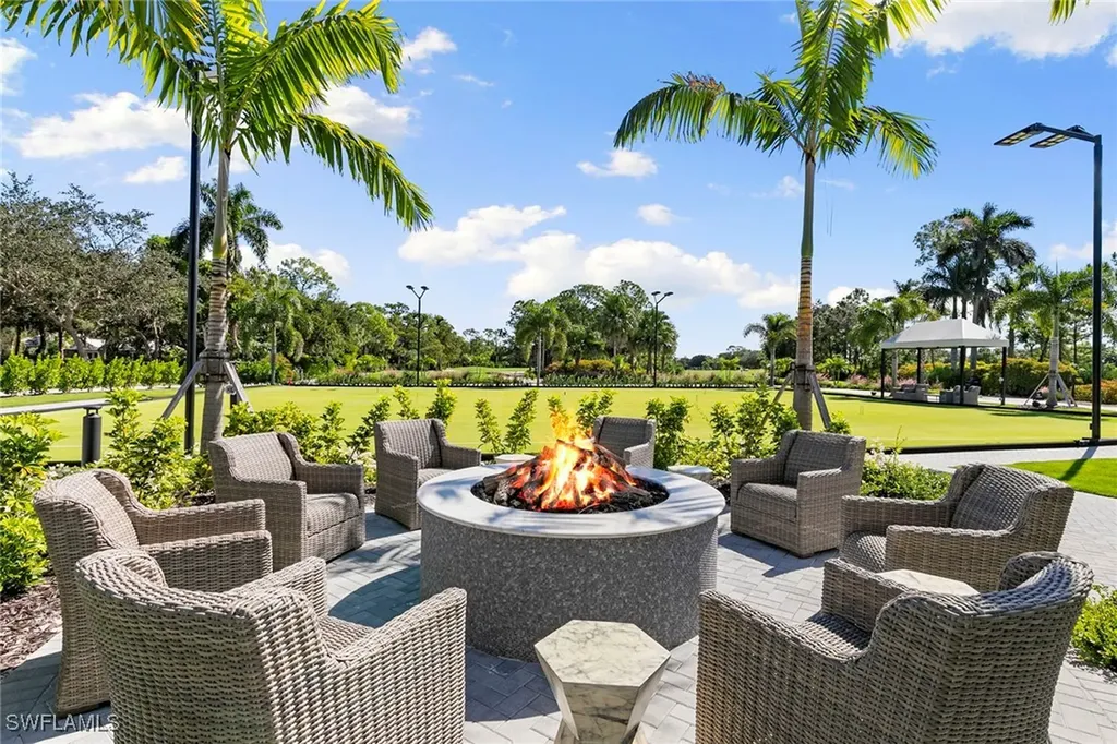 101 Amblewood Lane Naples FL 34105