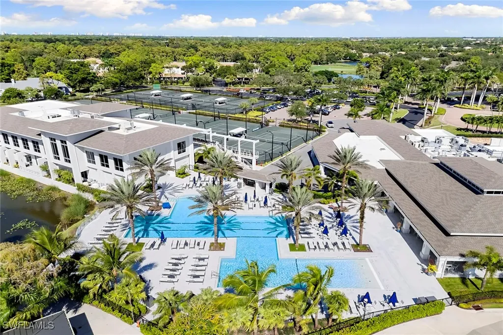 101 Amblewood Lane Naples FL 34105