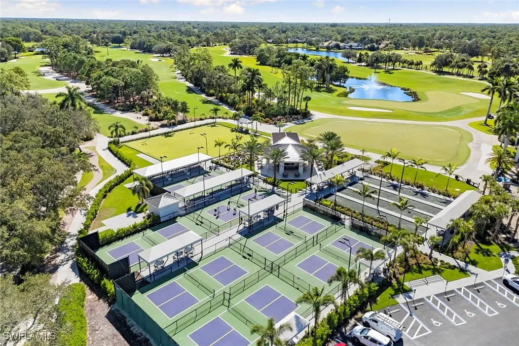 101 Amblewood Lane Naples FL 34105