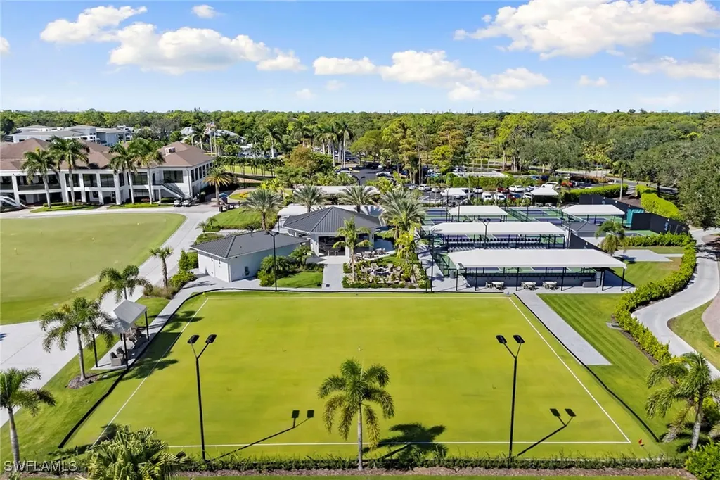 101 Amblewood Lane Naples FL 34105