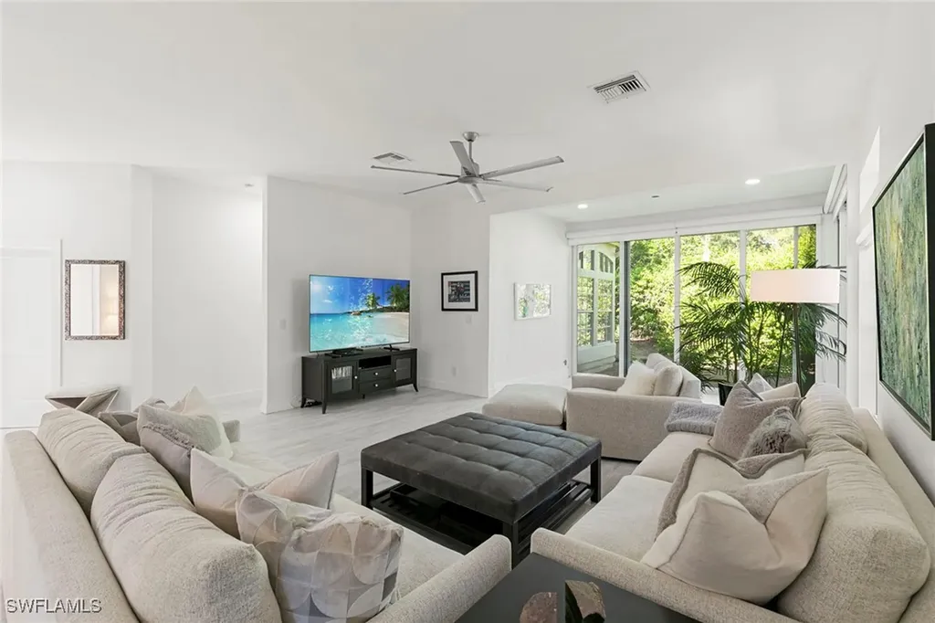 101 Amblewood Lane Naples FL 34105