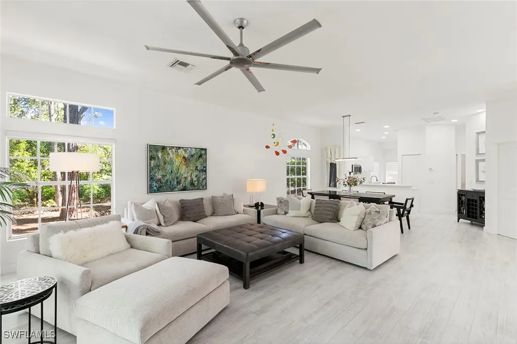 101 Amblewood Lane Naples FL 34105