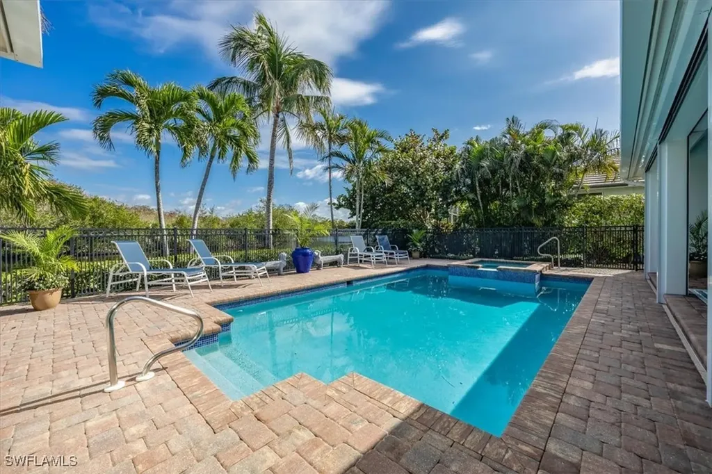 15270 Burnaby Drive Naples FL 34110