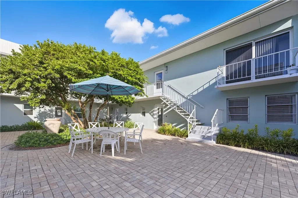 609 12th Avenue S Naples FL 34102