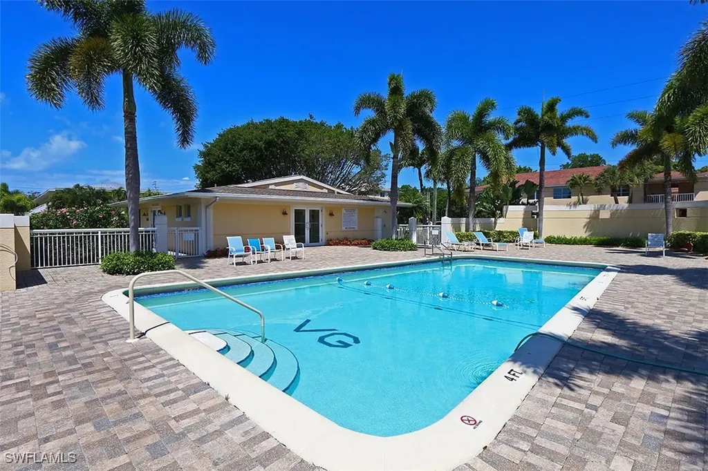 609 12th Avenue S Naples FL 34102