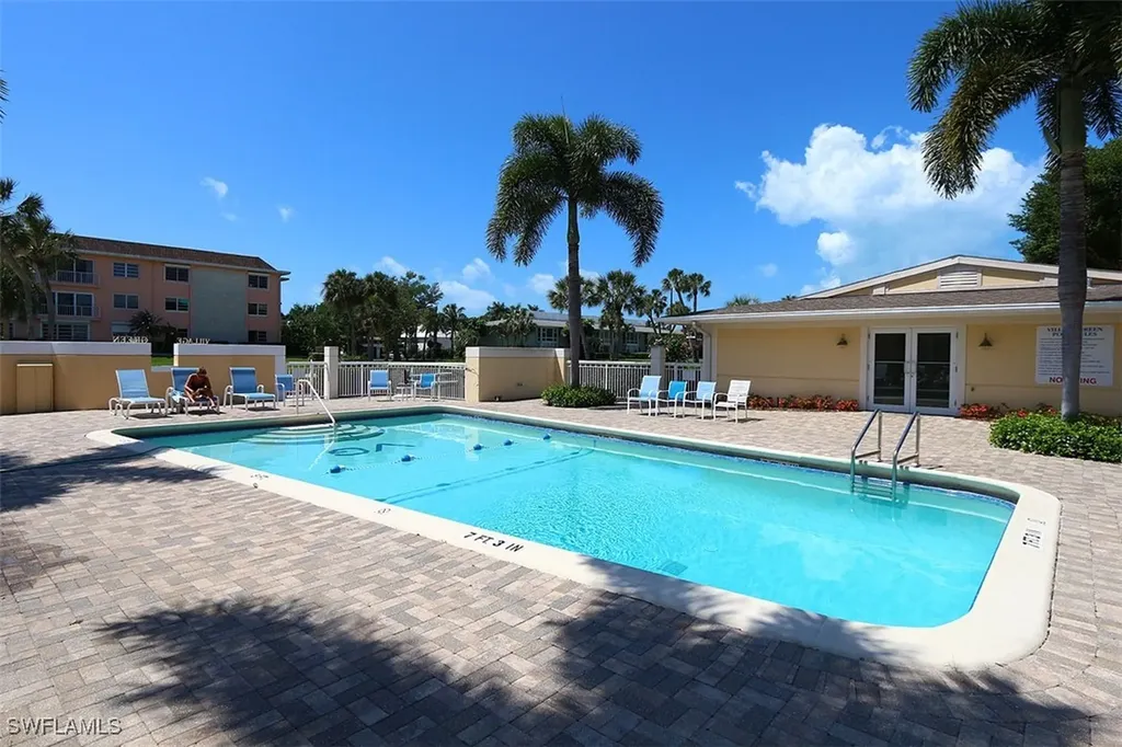 609 12th Avenue S Naples FL 34102