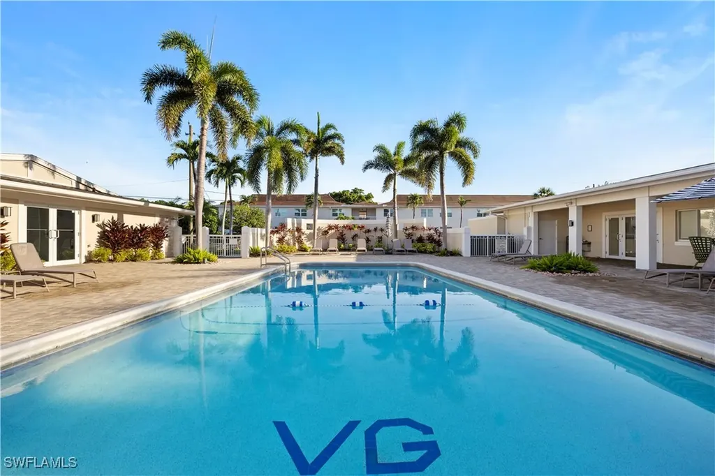 609 12th Avenue S Naples FL 34102