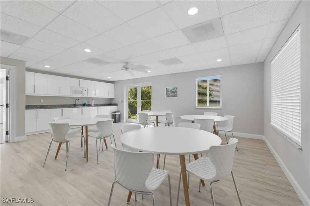 609 12th Avenue S Naples FL 34102