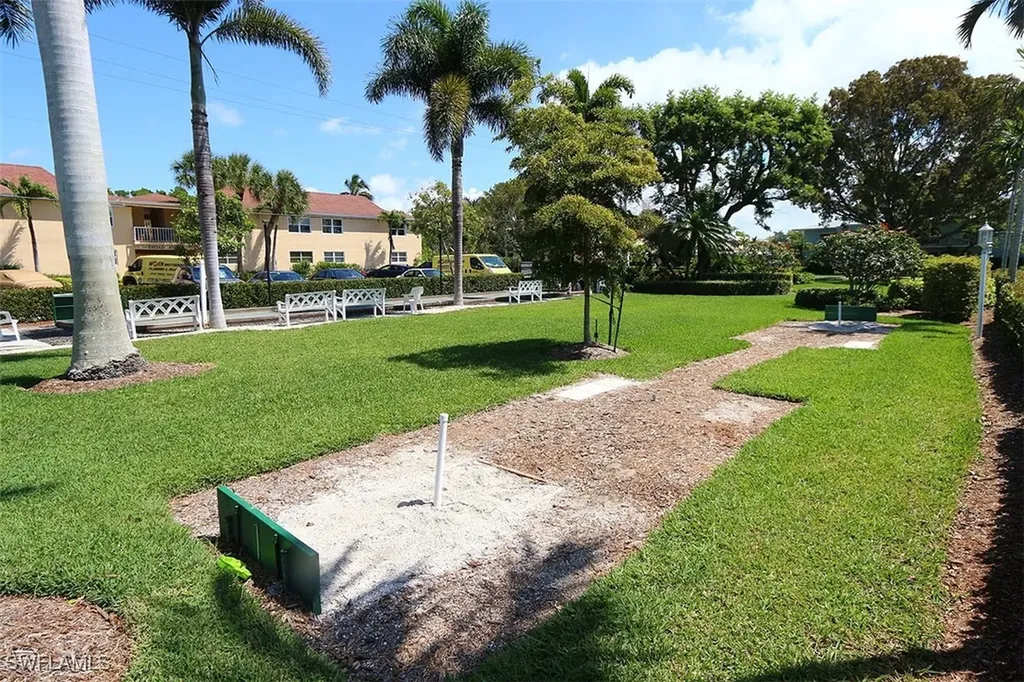 609 12th Avenue S Naples FL 34102