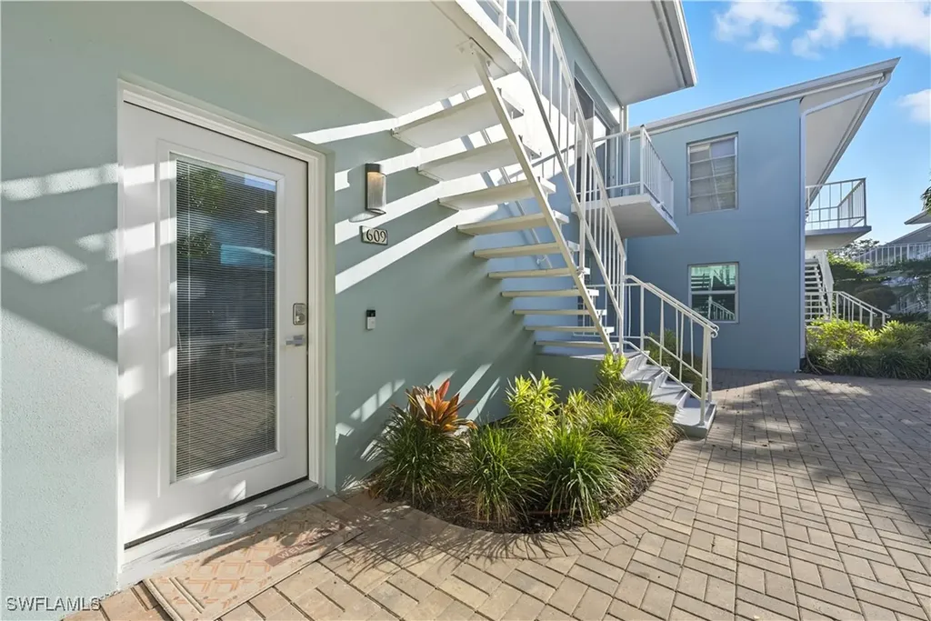 609 12th Avenue S Naples FL 34102