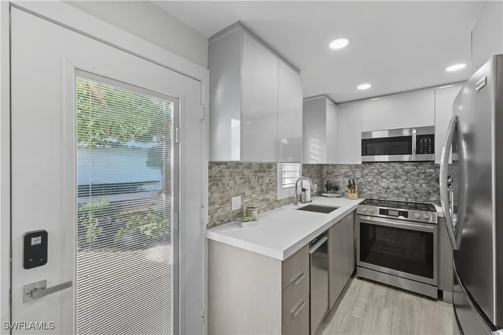 609 12th Avenue S Naples FL 34102