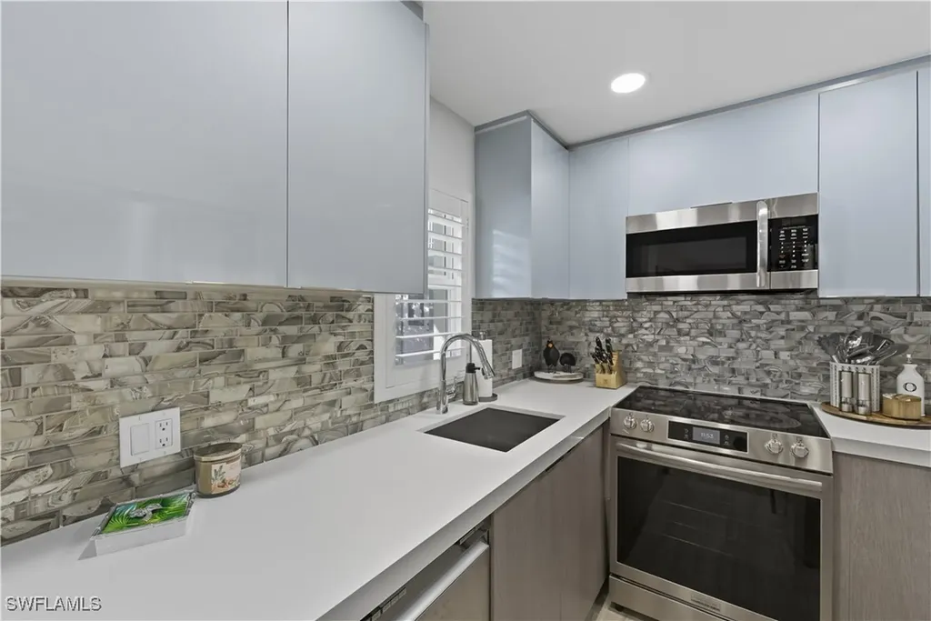609 12th Avenue S Naples FL 34102
