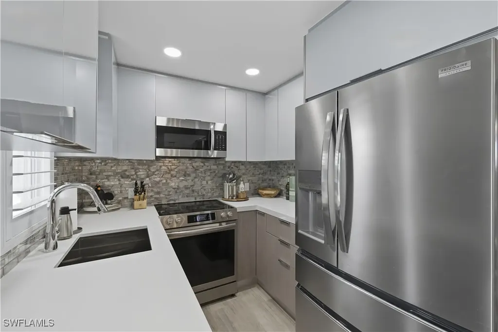 609 12th Avenue S Naples FL 34102