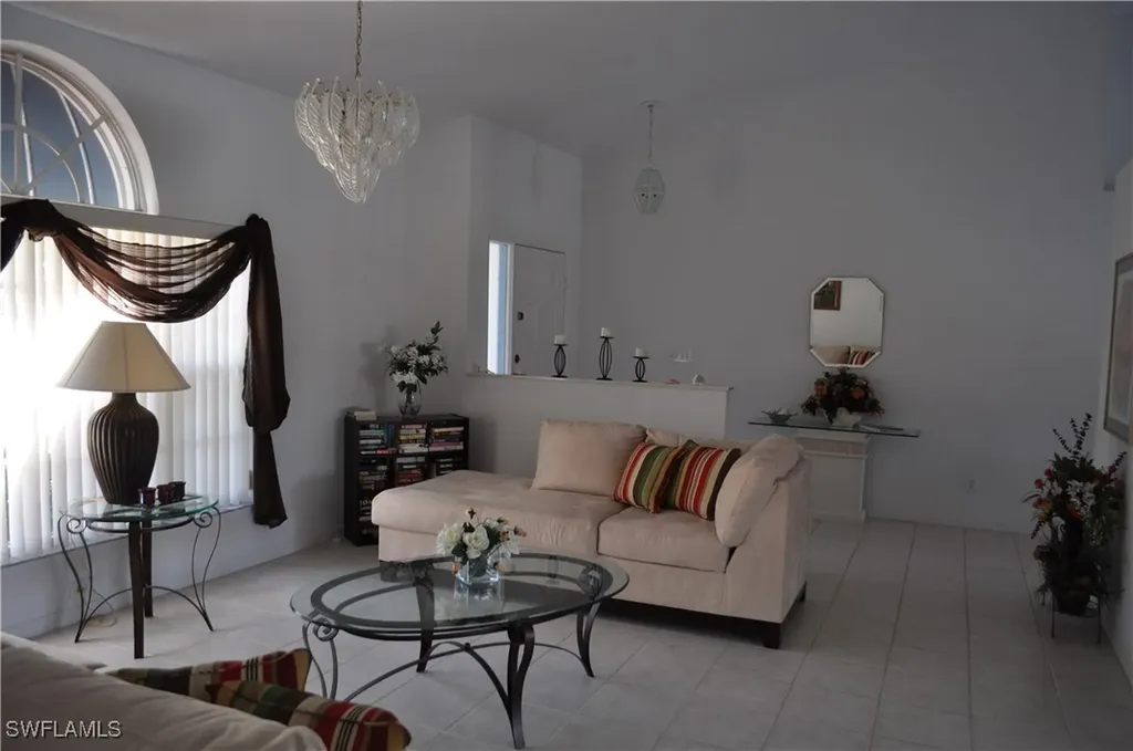 431 Dundee Court Naples FL 34104