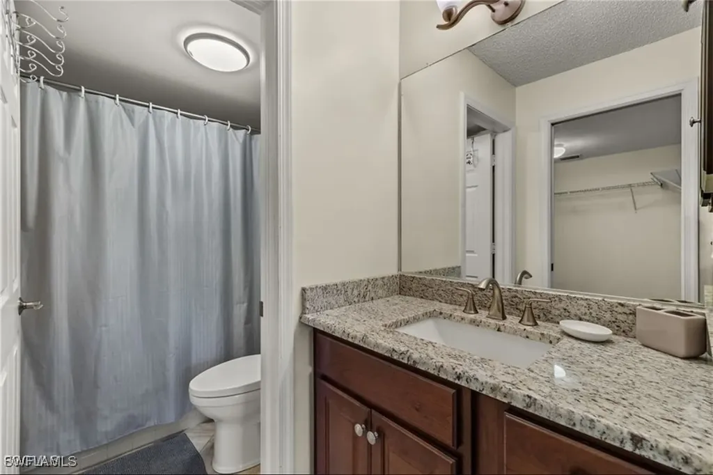 7025 Dennis Circle Naples FL 34104