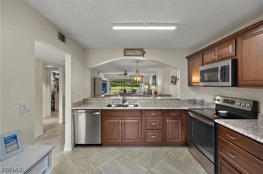 7025 Dennis Circle Naples FL 34104