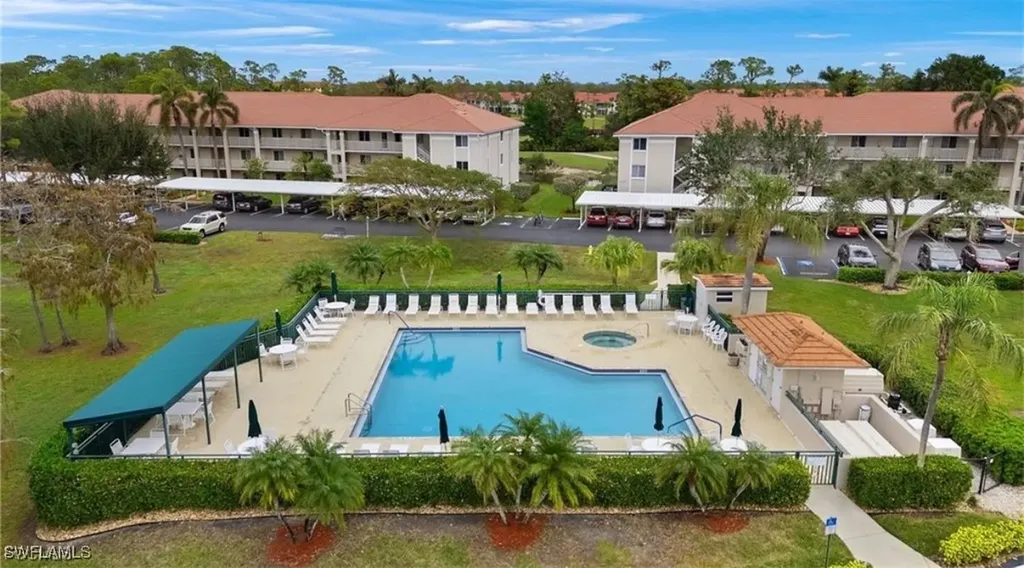 7025 Dennis Circle Naples FL 34104