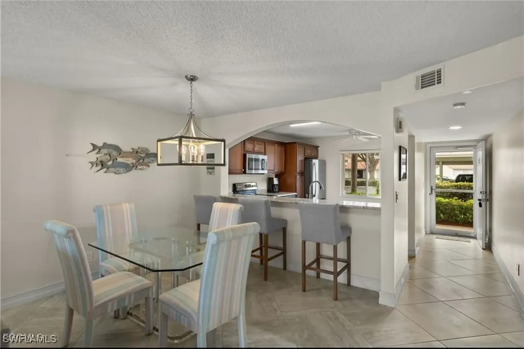 7025 Dennis Circle Naples FL 34104