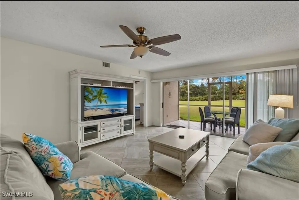 7025 Dennis Circle Naples FL 34104