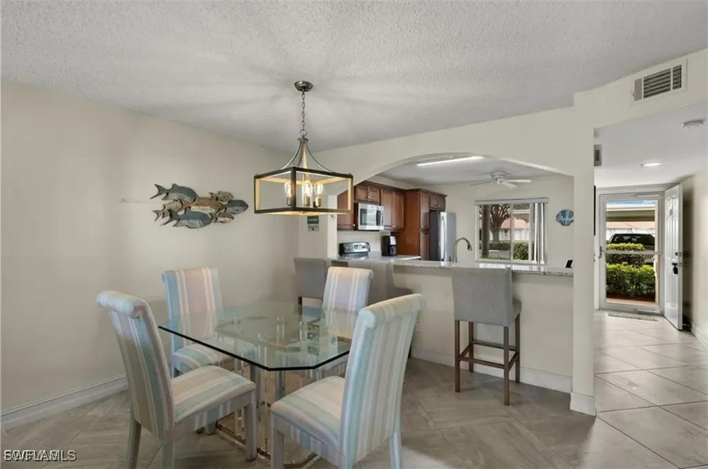7025 Dennis Circle Naples FL 34104
