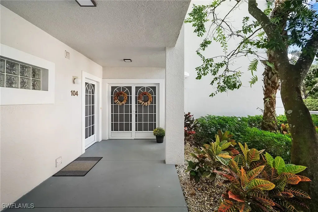Naples FL, 760 Waterford Drive, Unit 104