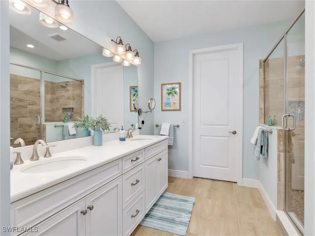 2543 Seychelles Drive Naples FL 34112