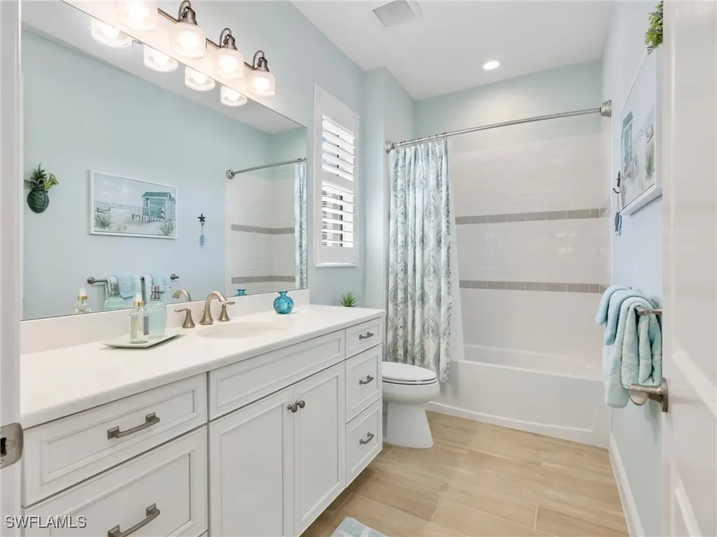 2543 Seychelles Drive Naples FL 34112