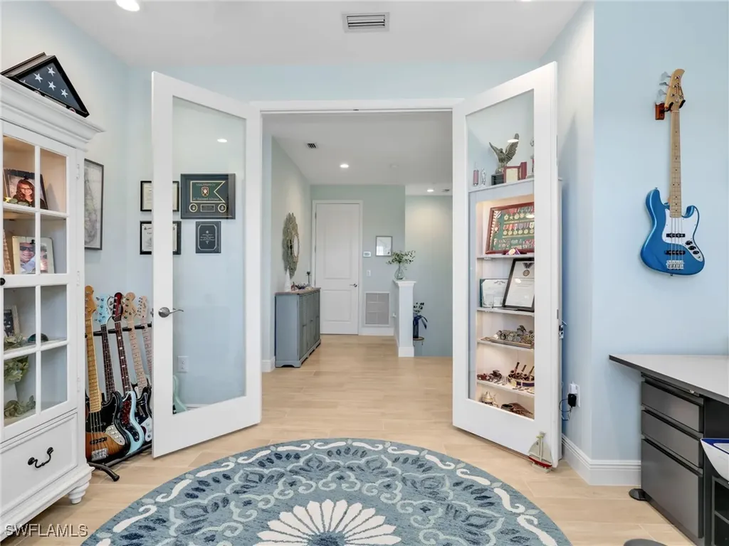 2543 Seychelles Drive Naples FL 34112