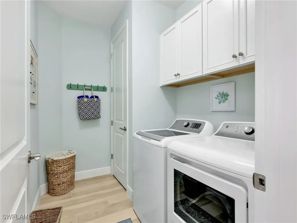 2543 Seychelles Drive Naples FL 34112