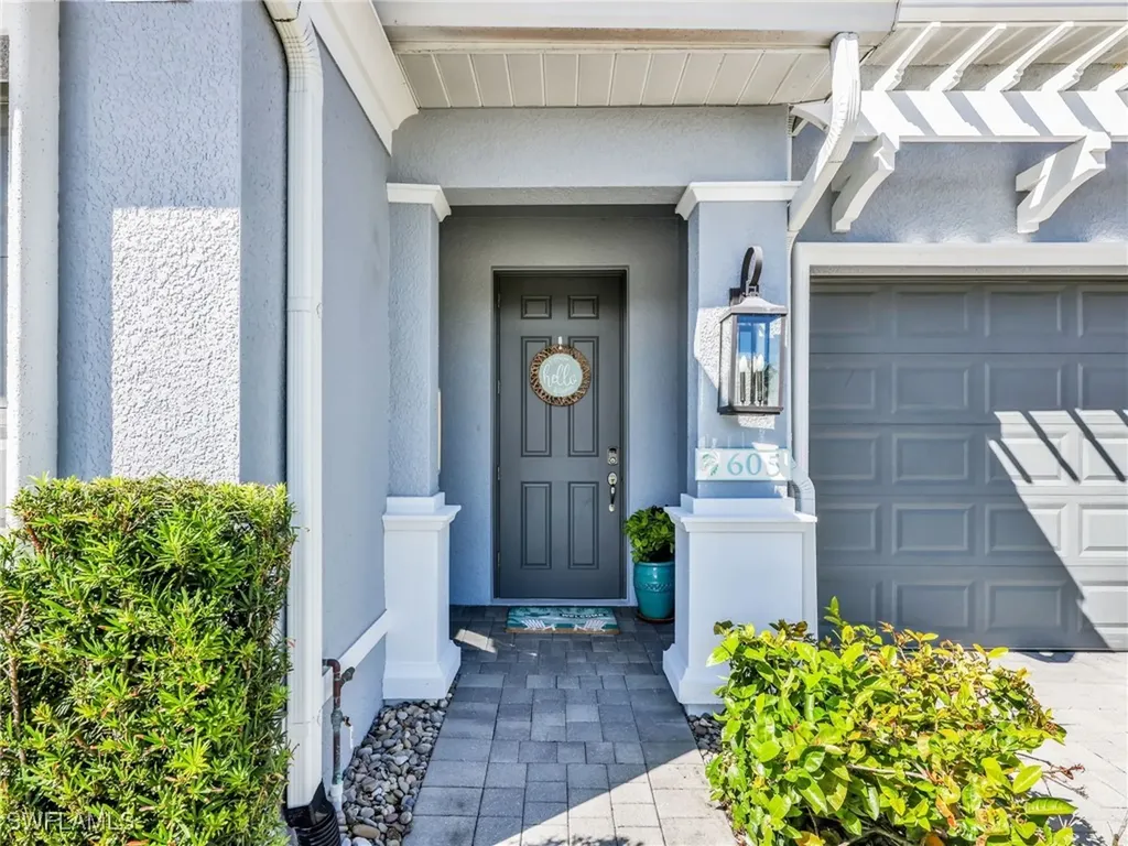 2543 Seychelles Drive Naples FL 34112