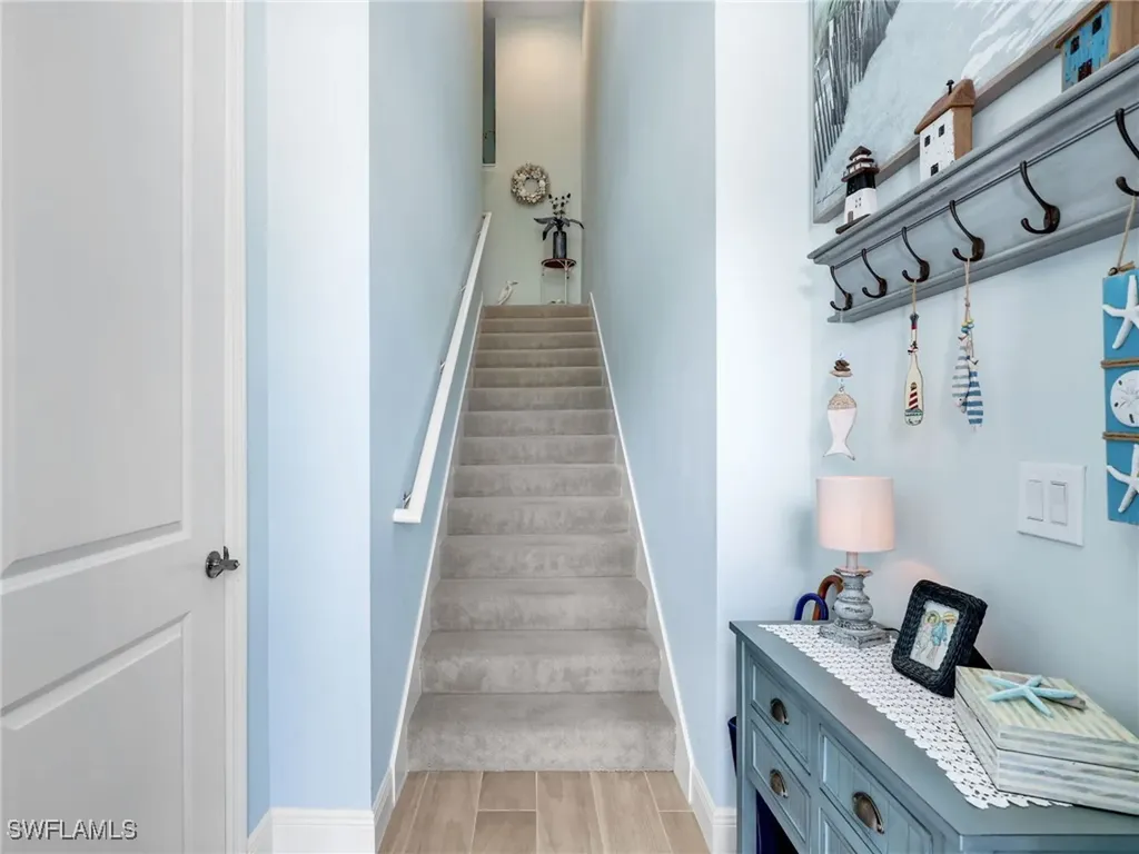 2543 Seychelles Drive Naples FL 34112