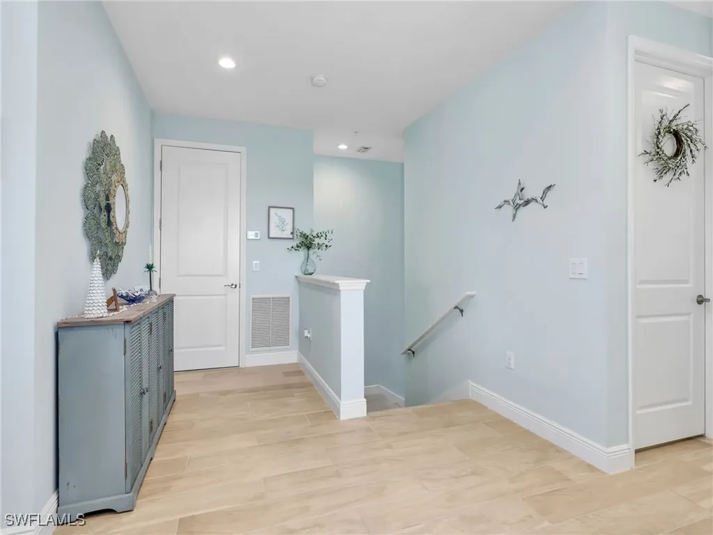 2543 Seychelles Drive Naples FL 34112