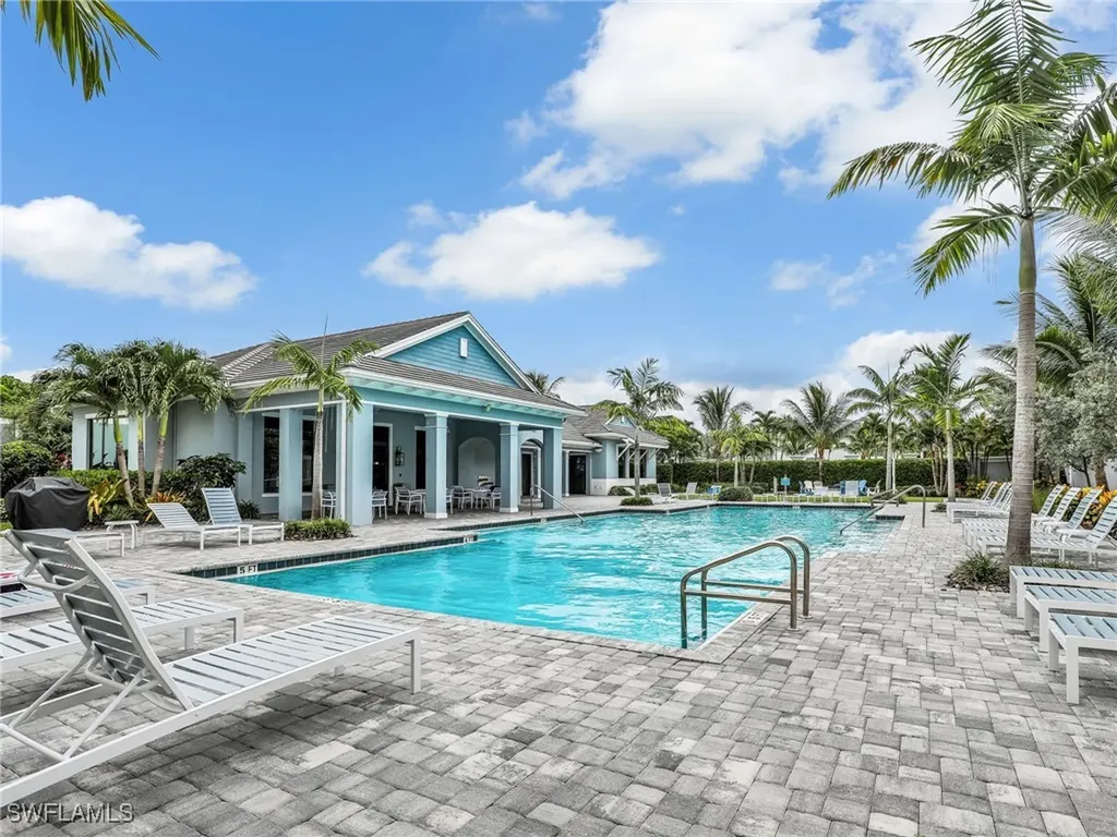 2543 Seychelles Drive Naples FL 34112