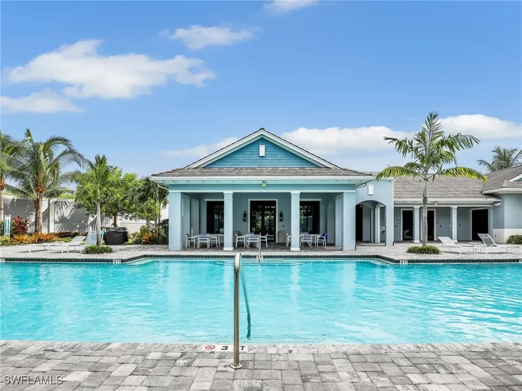 2543 Seychelles Drive Naples FL 34112