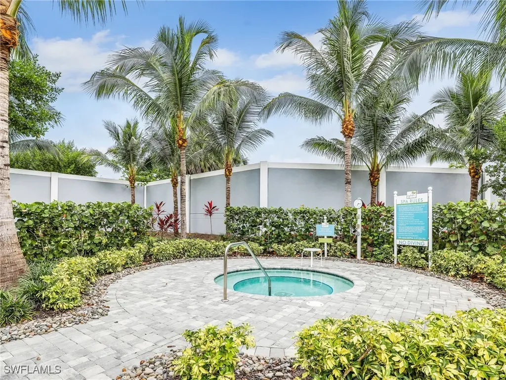 2543 Seychelles Drive Naples FL 34112